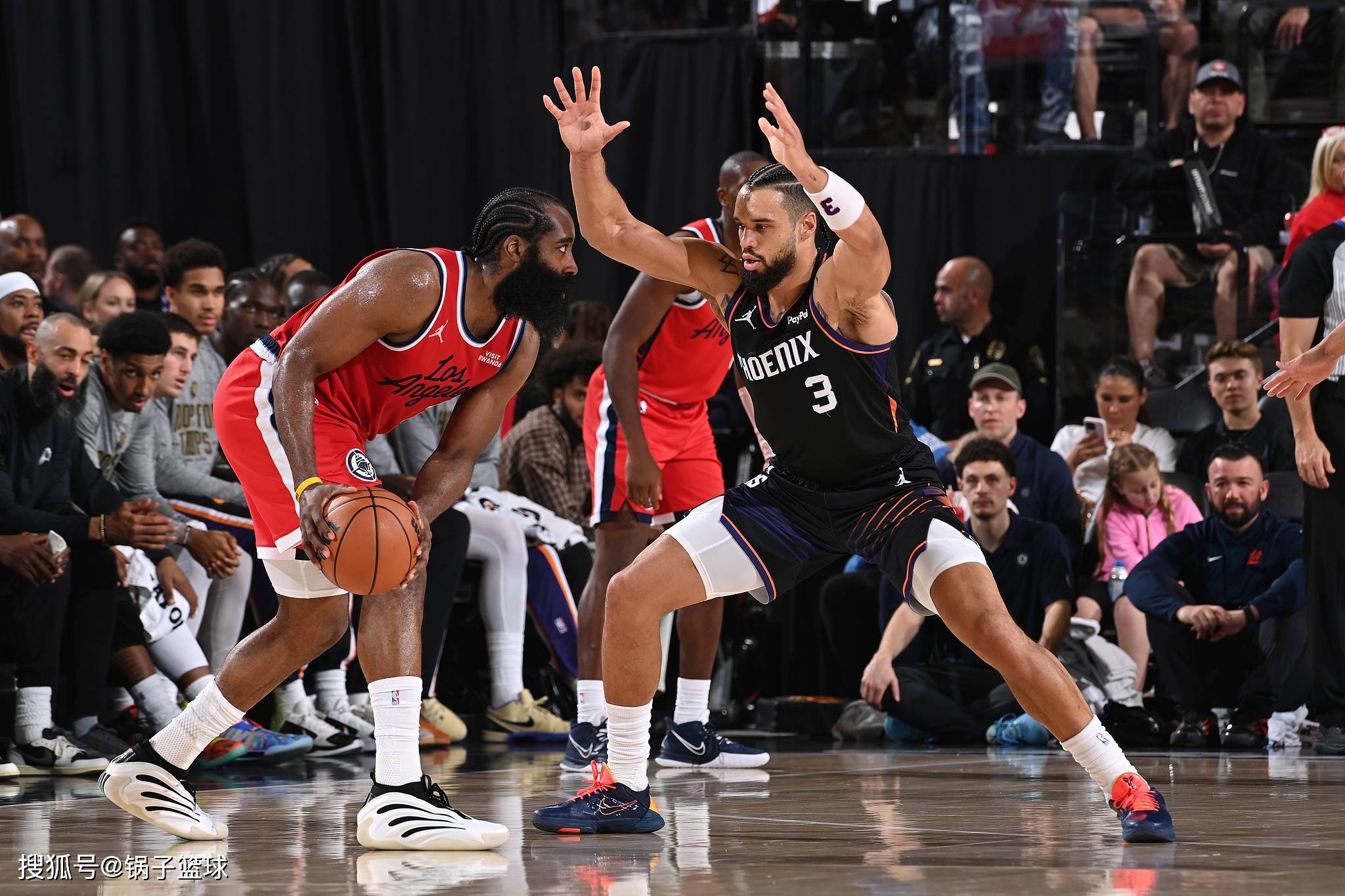 NBA季后赛赛前再迎强敌；休斯敦火箭强势反弹；主帅态度——气氛紧张；年轻球员得到机会的简单介绍爱游戏官网